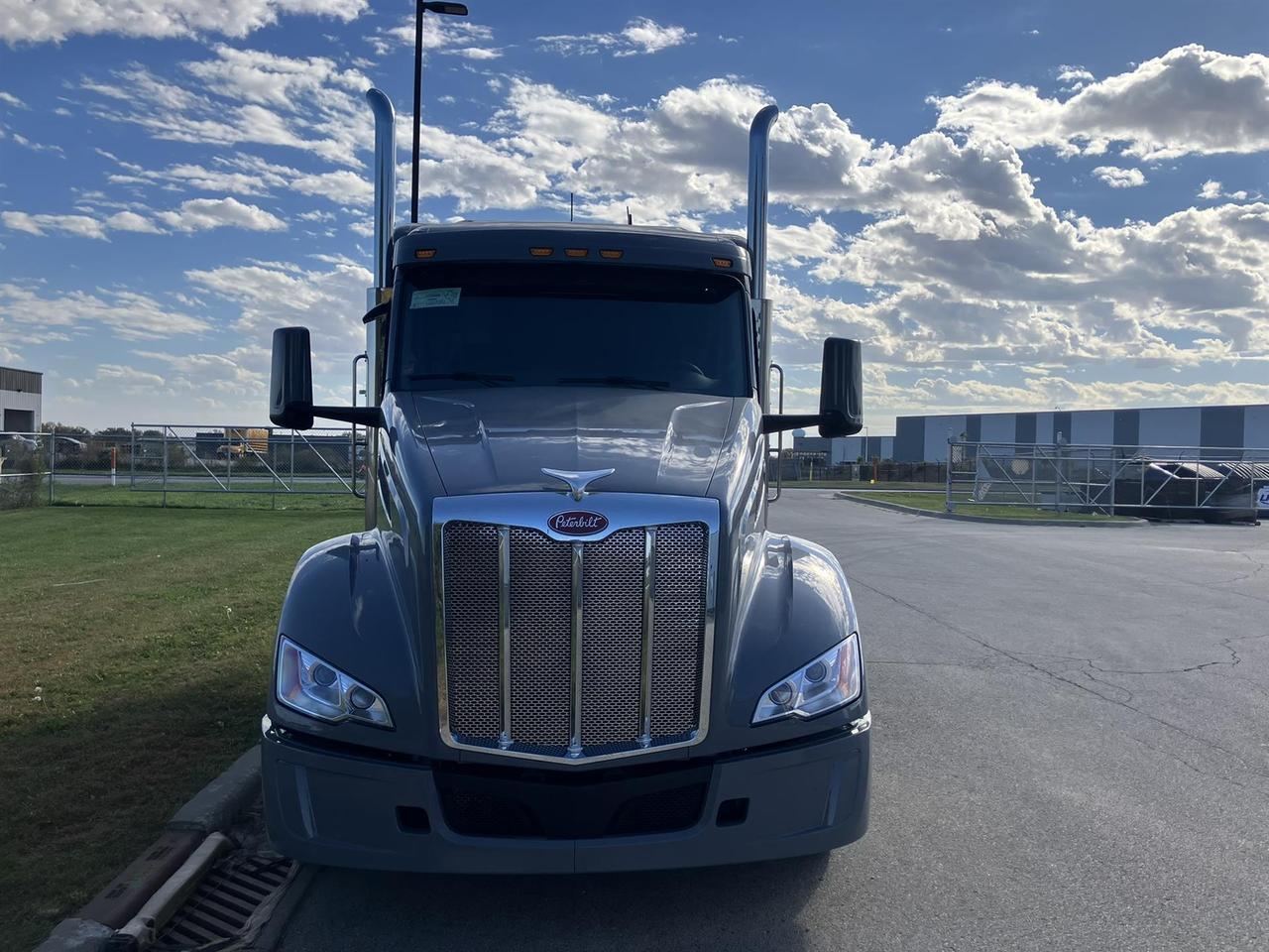 2027 Peterbilt 579 in Rochester, MN — photo 6