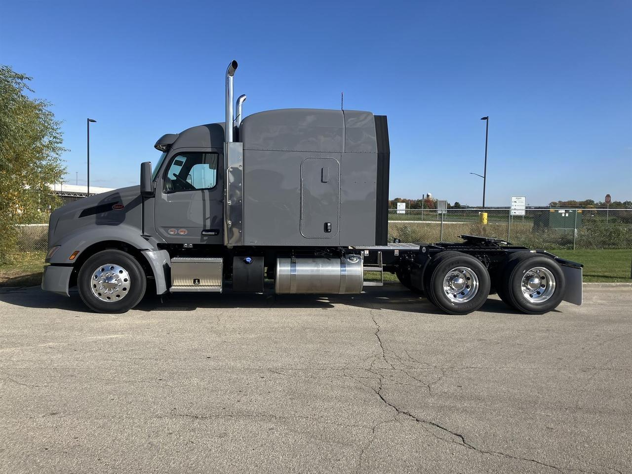 2027 Peterbilt 579 Sleeper