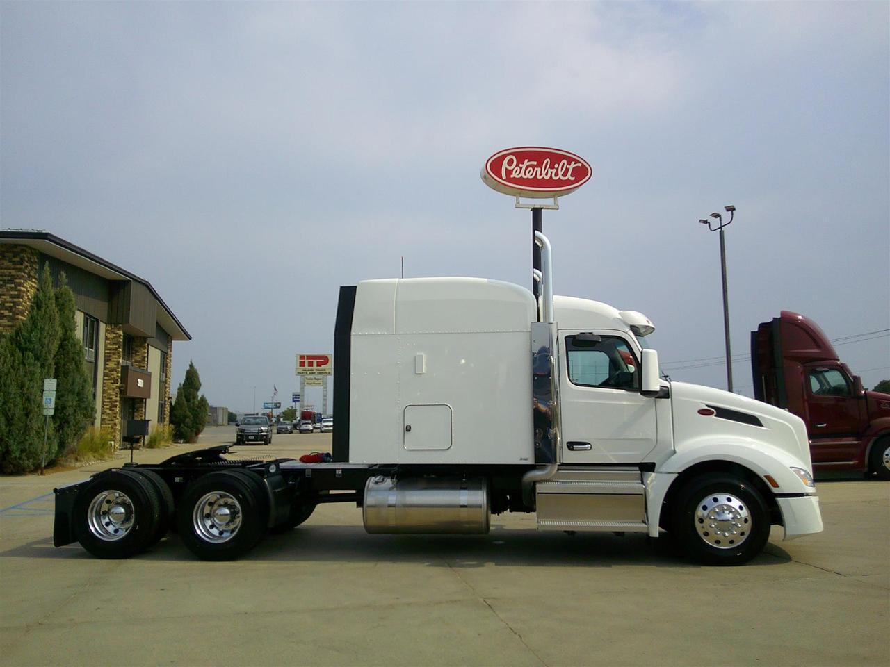 2027 Peterbilt 579 80" Double Bunk High Roof Fargo ND