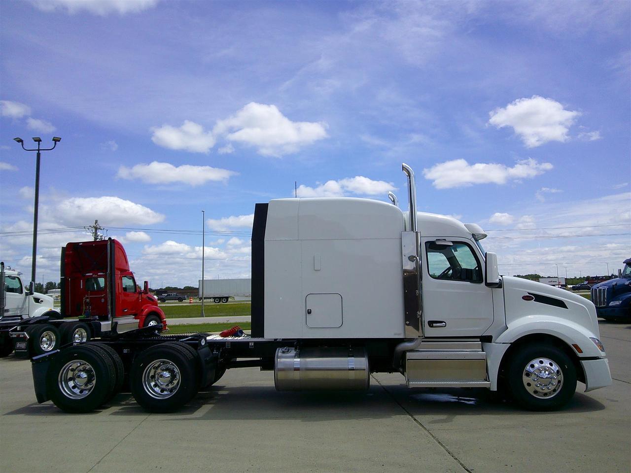 2027 Peterbilt 579 in Fargo, ND — photo 4