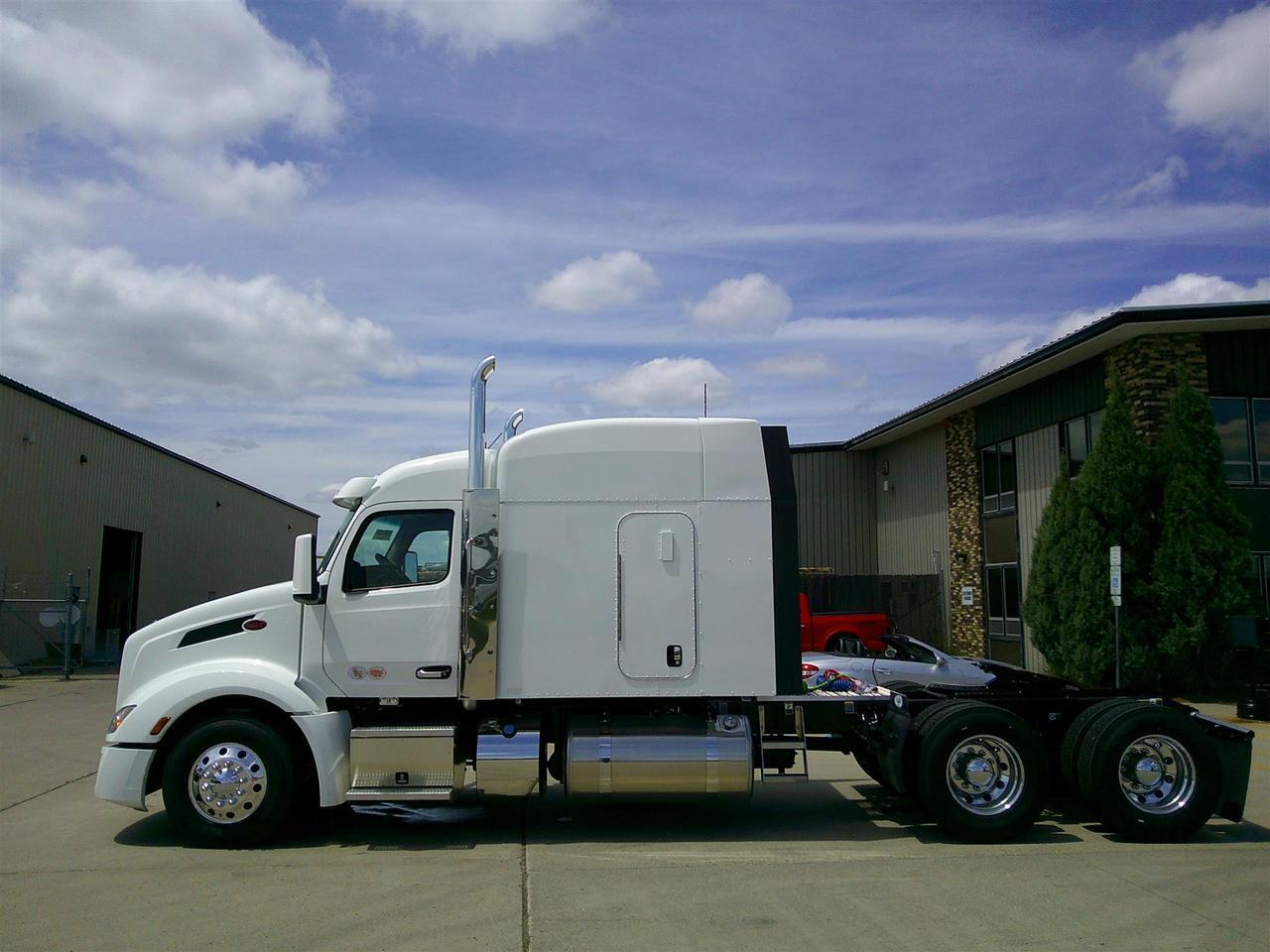 2027 Peterbilt 579 in Fargo, ND — photo 3