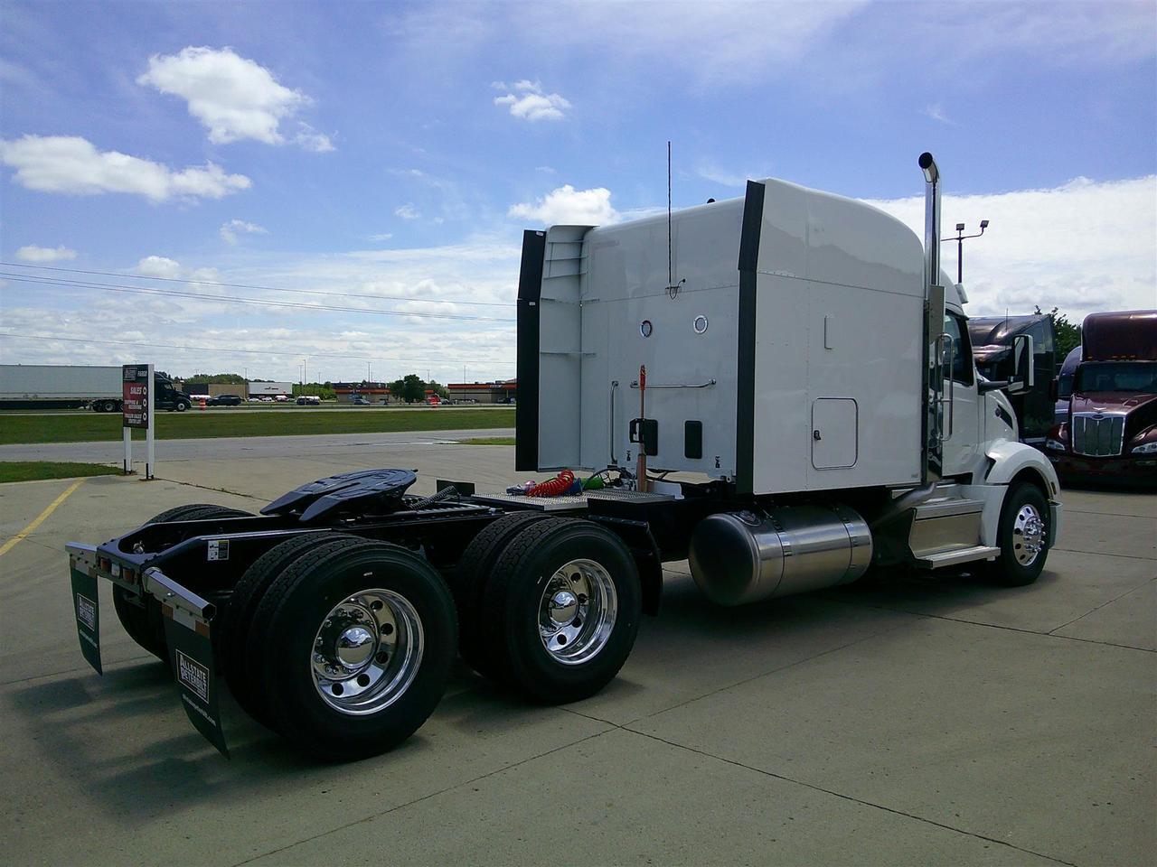2027 Peterbilt 579 in Fargo, ND — photo 7