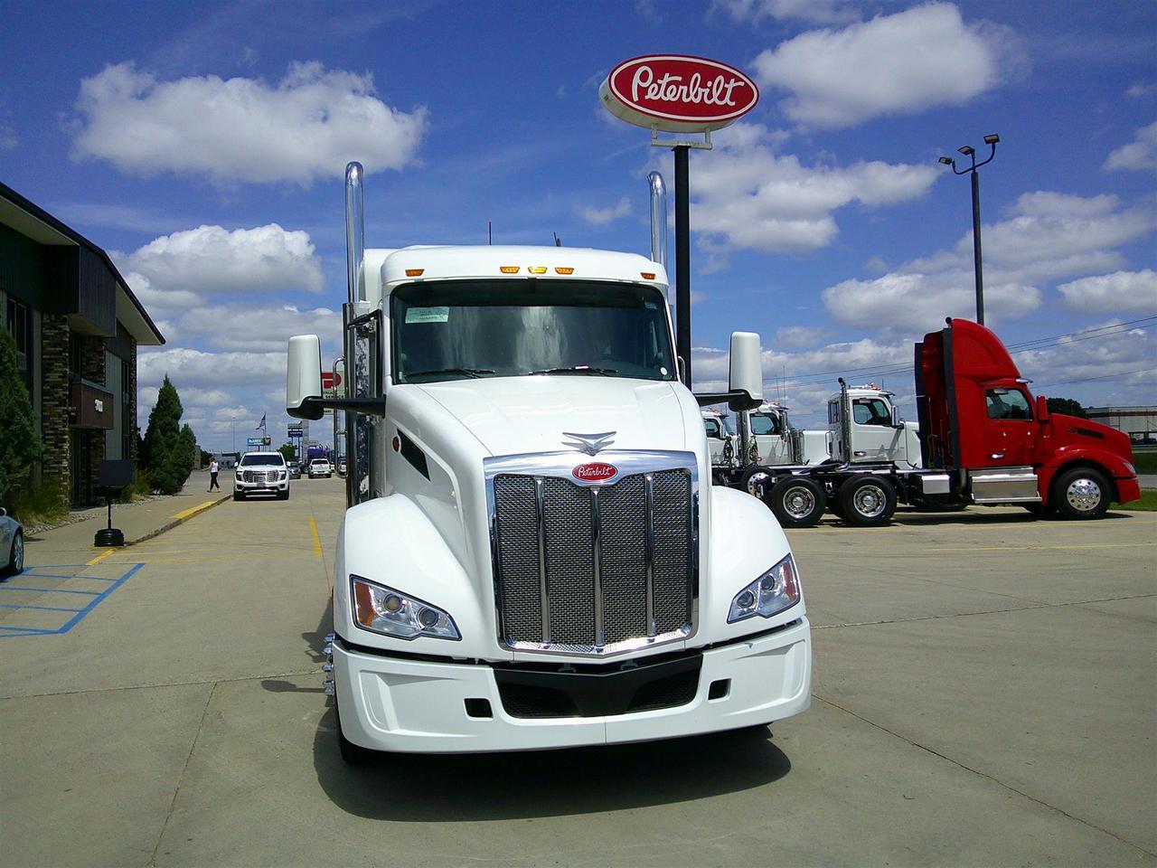 2027 Peterbilt 579 Sleeper