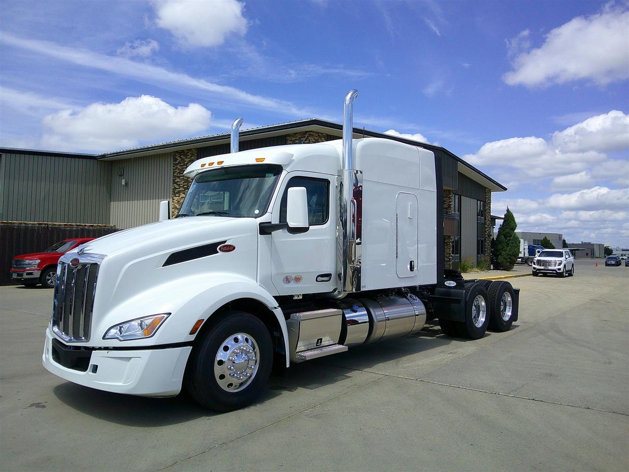 2027 Peterbilt 579 Sleeper