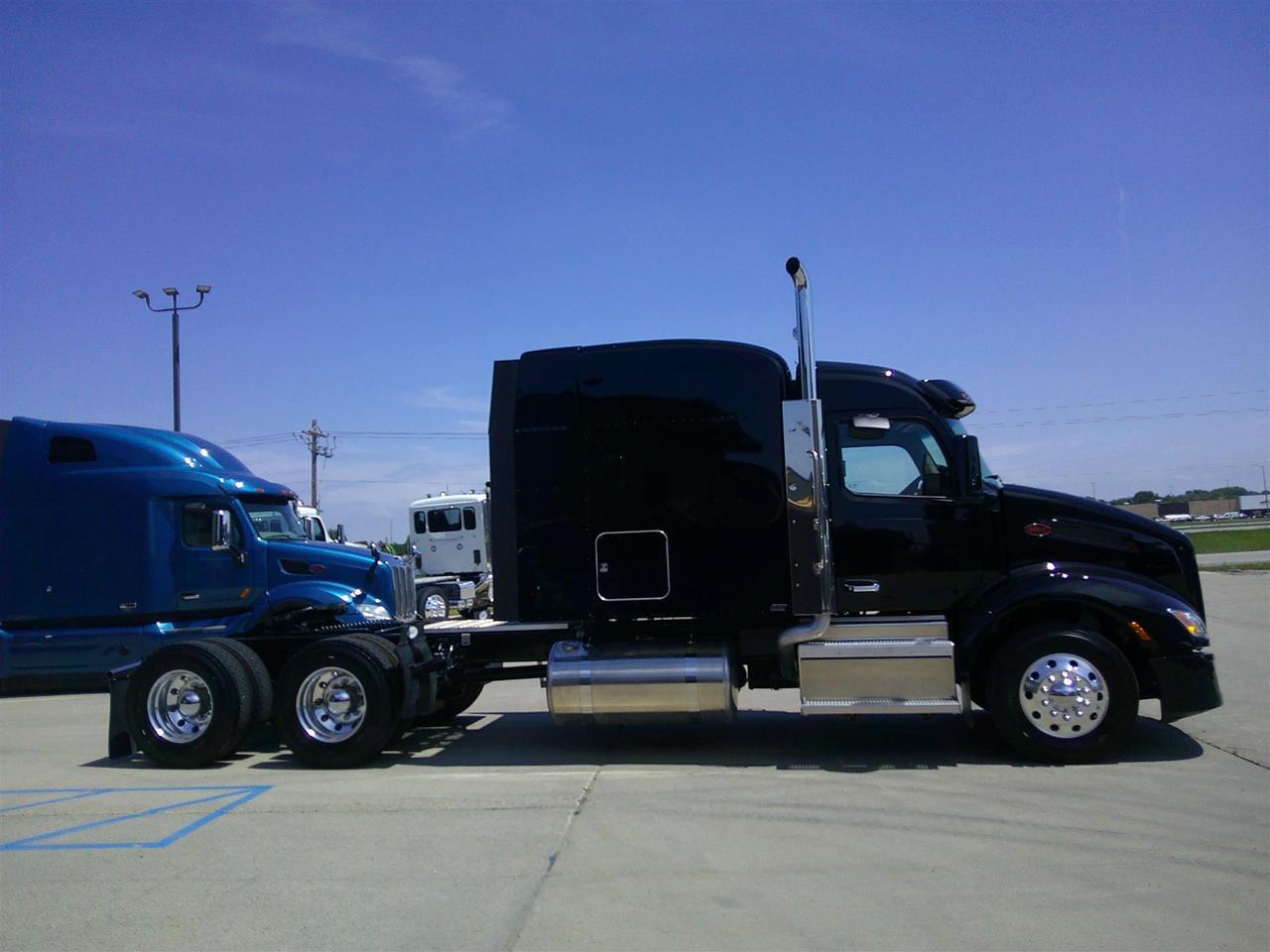 2027 Peterbilt 579 80" Double Bunk High Roof Fargo ND