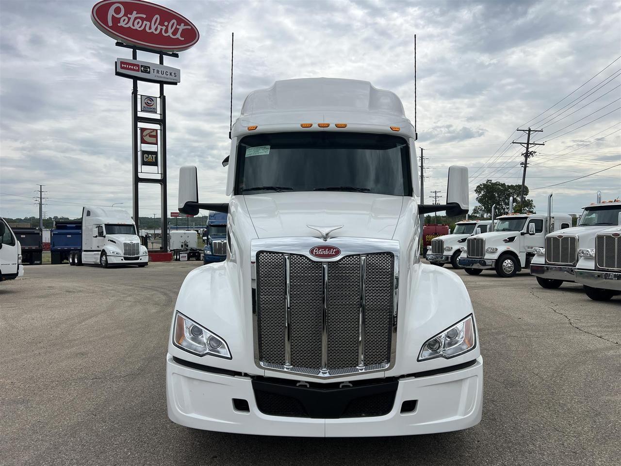 2027 Peterbilt 579 Sleeper