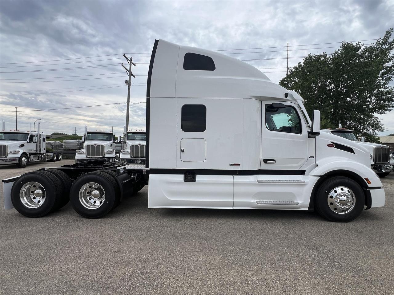 2027 Peterbilt 579 80" Double Bunk High Roof South St. Paul MN
