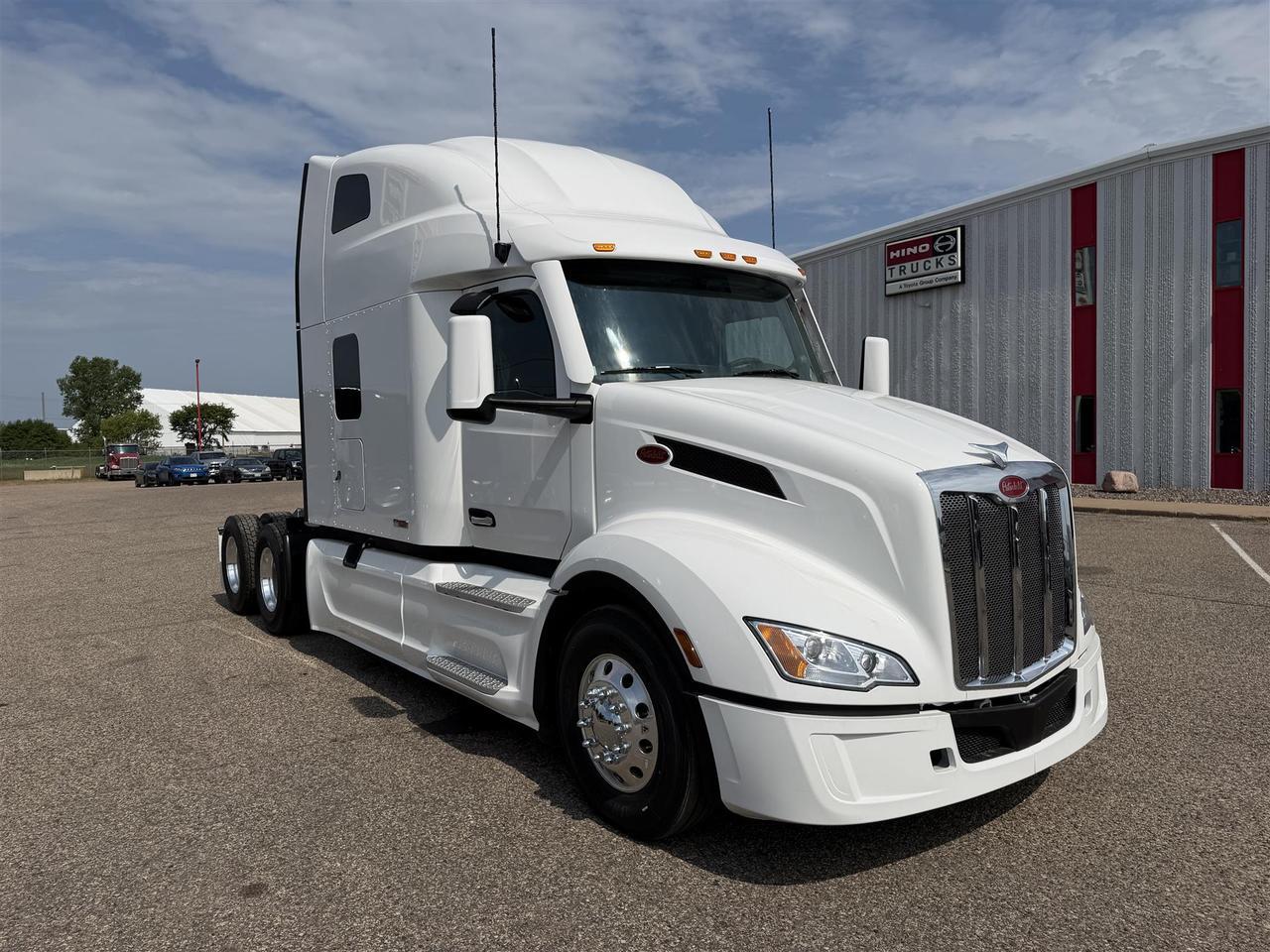 2027 Peterbilt 579 Sleeper