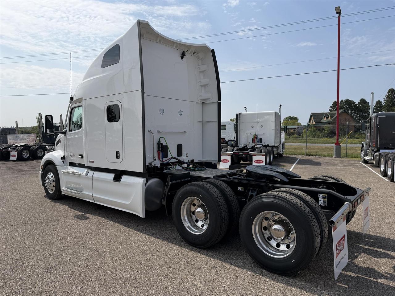 2027 Peterbilt 579 Sleeper