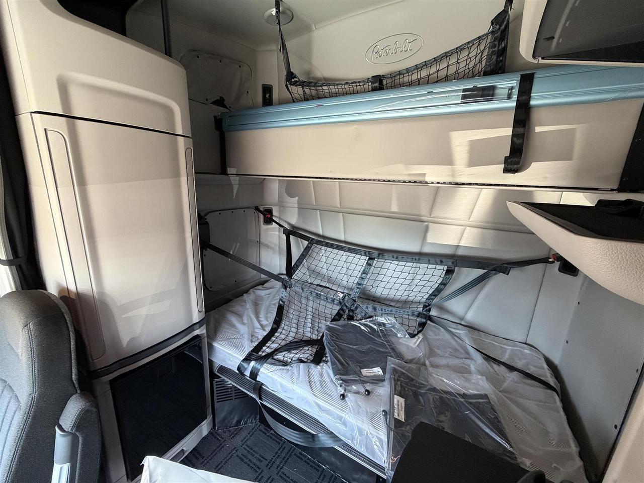 2027 Peterbilt 579 80" Double Bunk Ultraloft Eau Claire WI