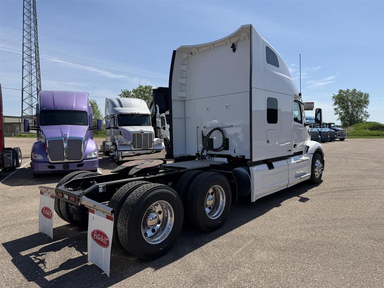 2027 Peterbilt 579 80" Double Bunk Ultraloft Eau Claire WI