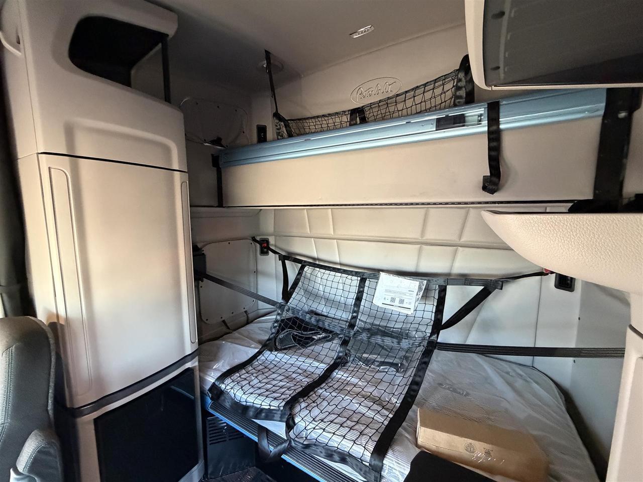 2027 Peterbilt 579 80" Double Bunk Ultraloft Eau Claire WI