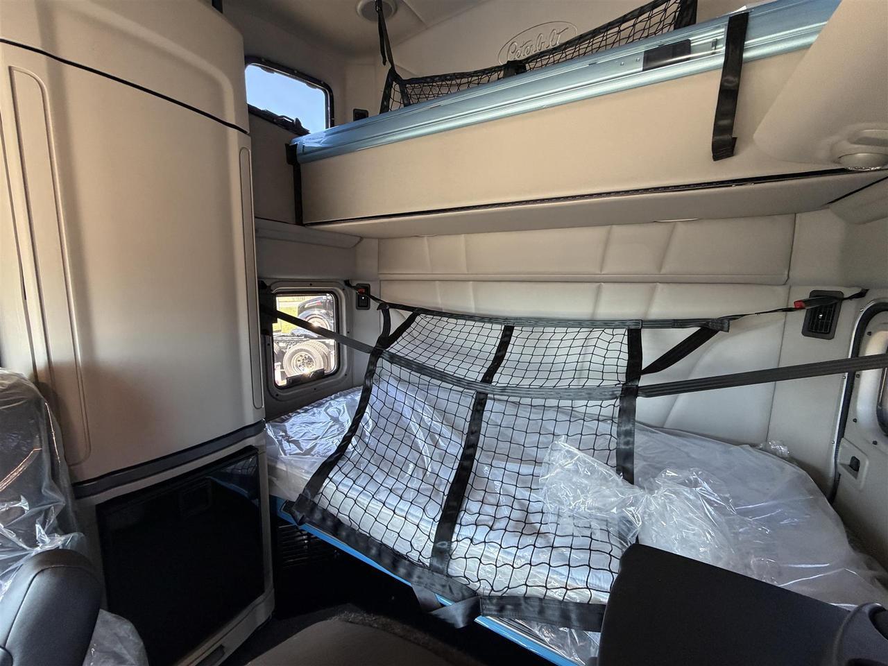 2027 Peterbilt 579 80" Double Bunk Ultraloft Eau Claire WI
