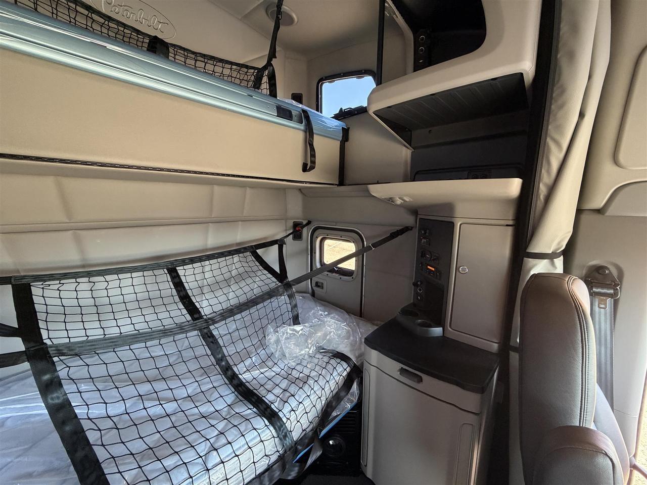 2027 Peterbilt 579 80" Double Bunk Ultraloft Eau Claire WI