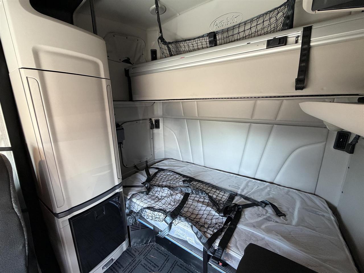 2027 Peterbilt 579 80" Double Bunk Ultraloft Eau Claire WI