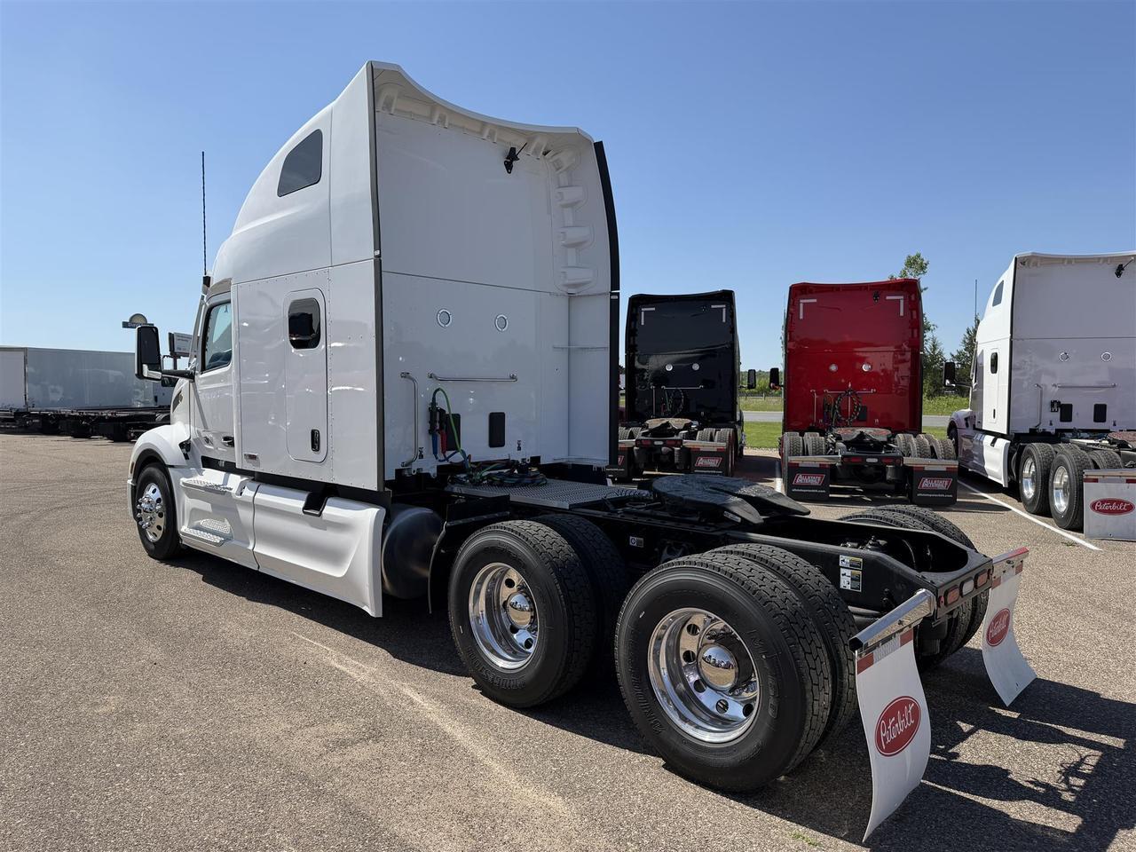 2027 Peterbilt 579 Sleeper
