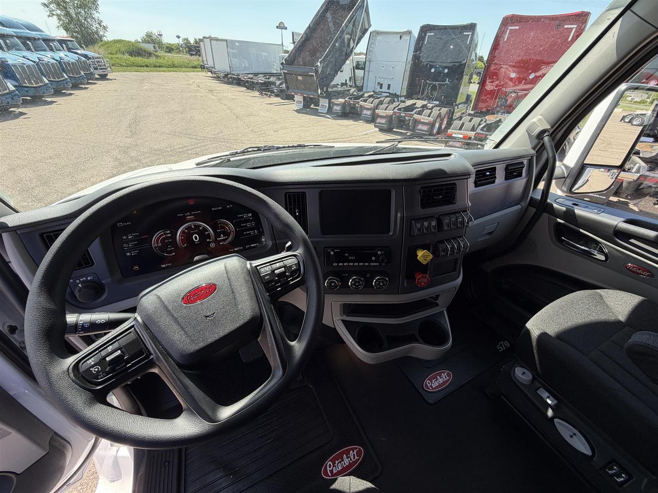 2027 Peterbilt 579 80" Double Bunk Ultraloft Eau Claire WI