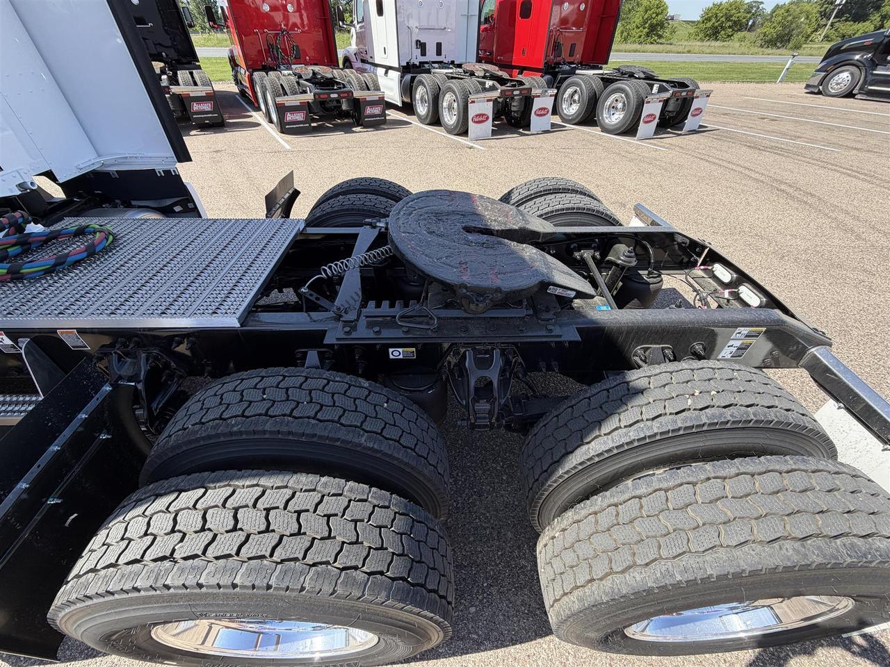 2027 Peterbilt 579 80" Double Bunk Ultraloft Eau Claire WI