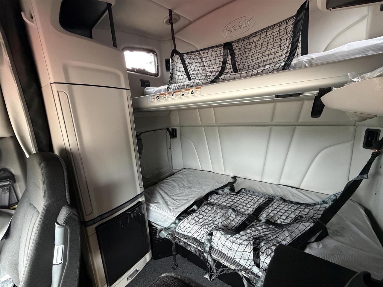 2027 Peterbilt 579 80" Double Bunk Ultraloft Eau Claire WI