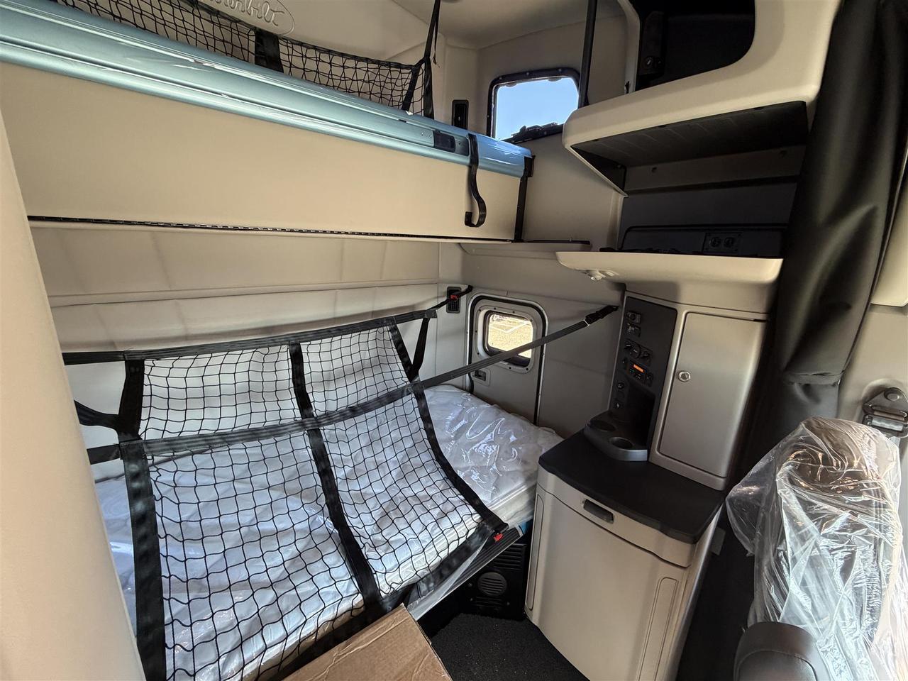 2027 Peterbilt 579 80" Double Bunk Ultraloft Eau Claire WI