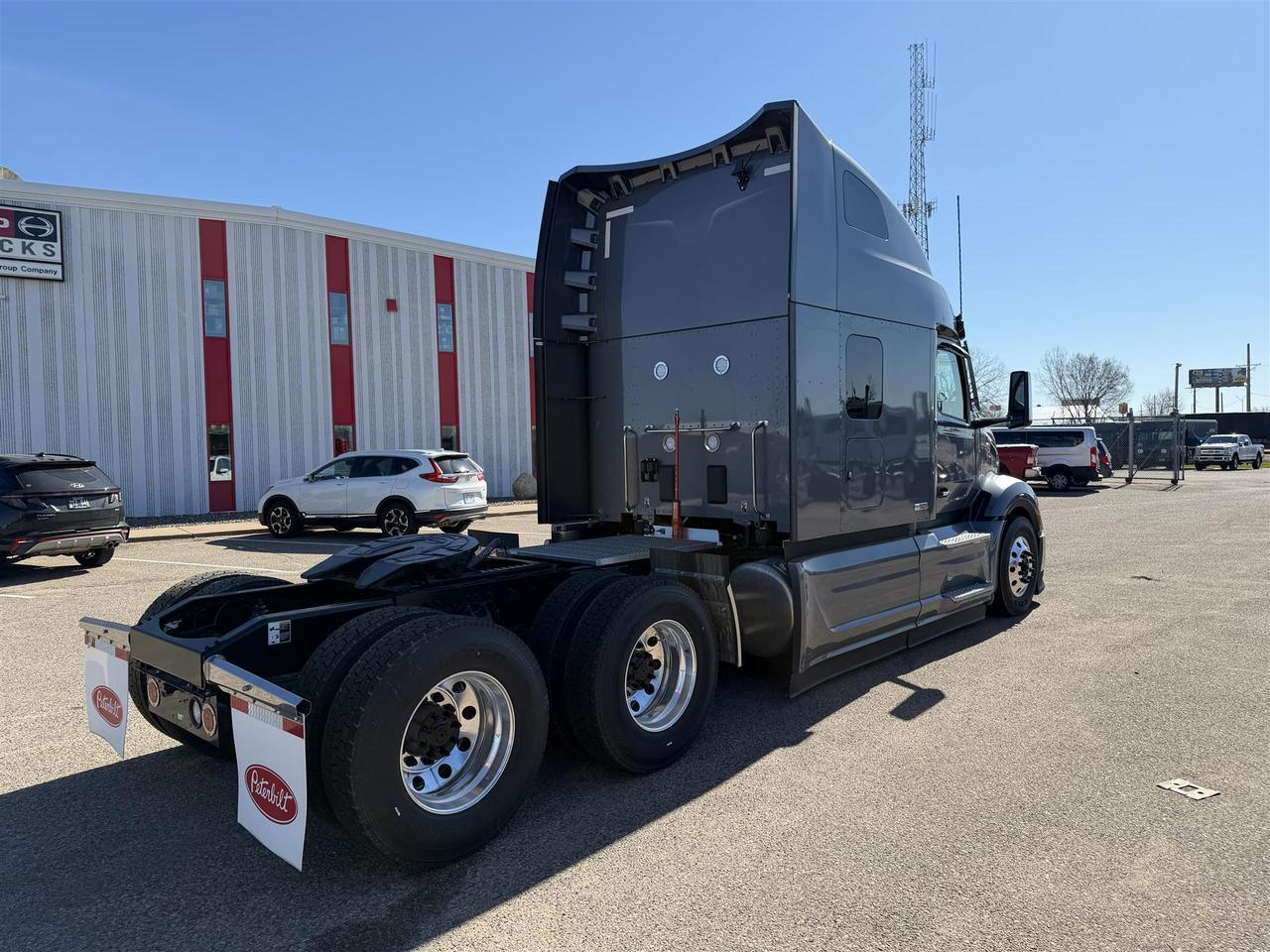 2027 Peterbilt 579 80" Double Bunk Ultraloft Eau Claire WI