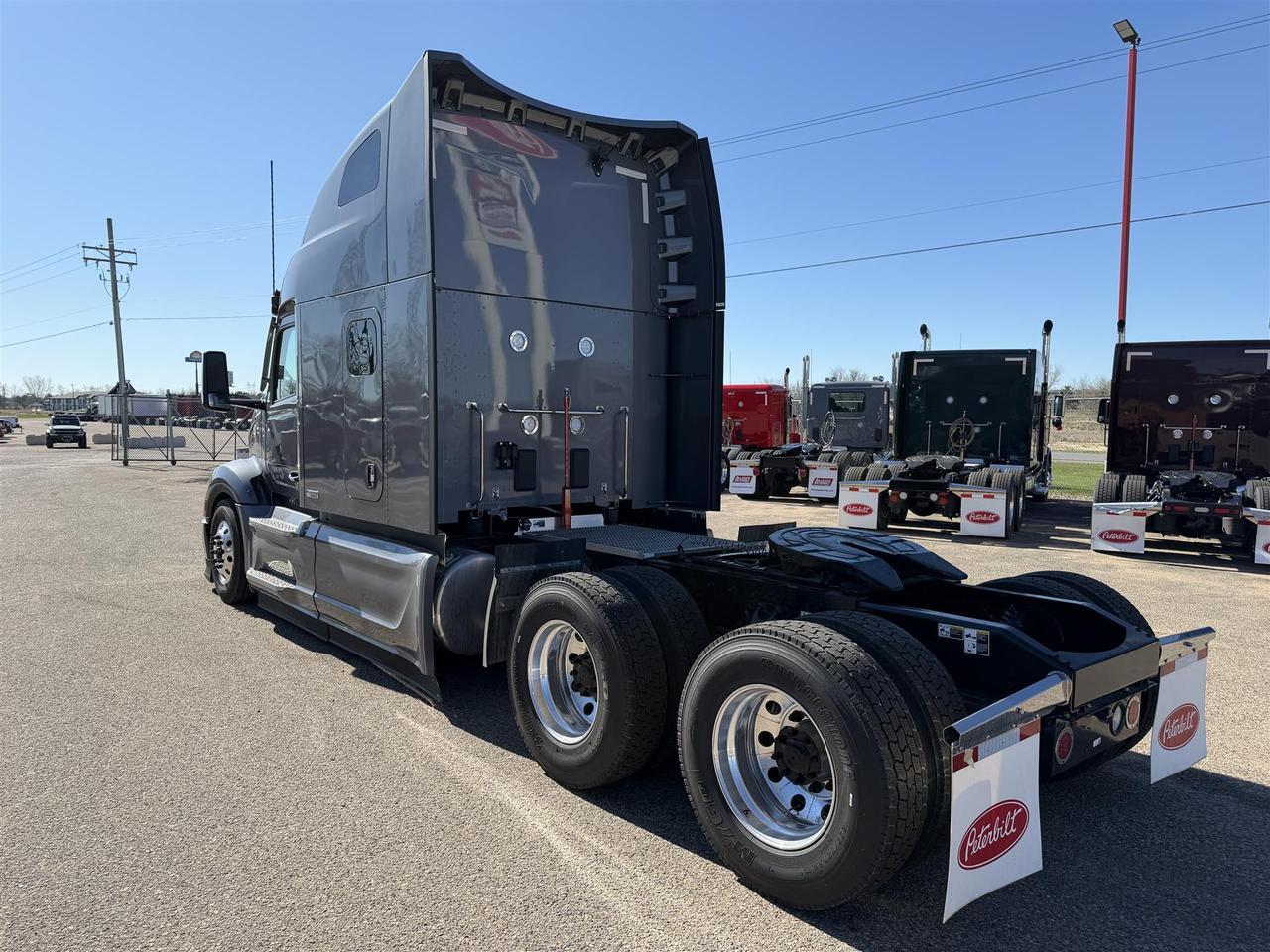 2027 Peterbilt 579 Sleeper