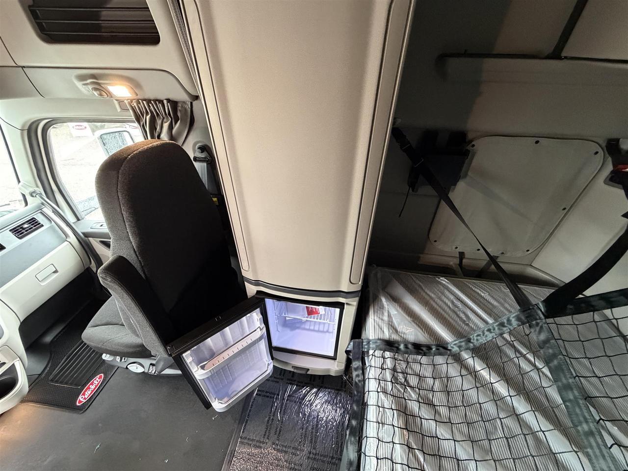 2027 Peterbilt 579 80" Double Bunk Ultraloft Eau Claire WI