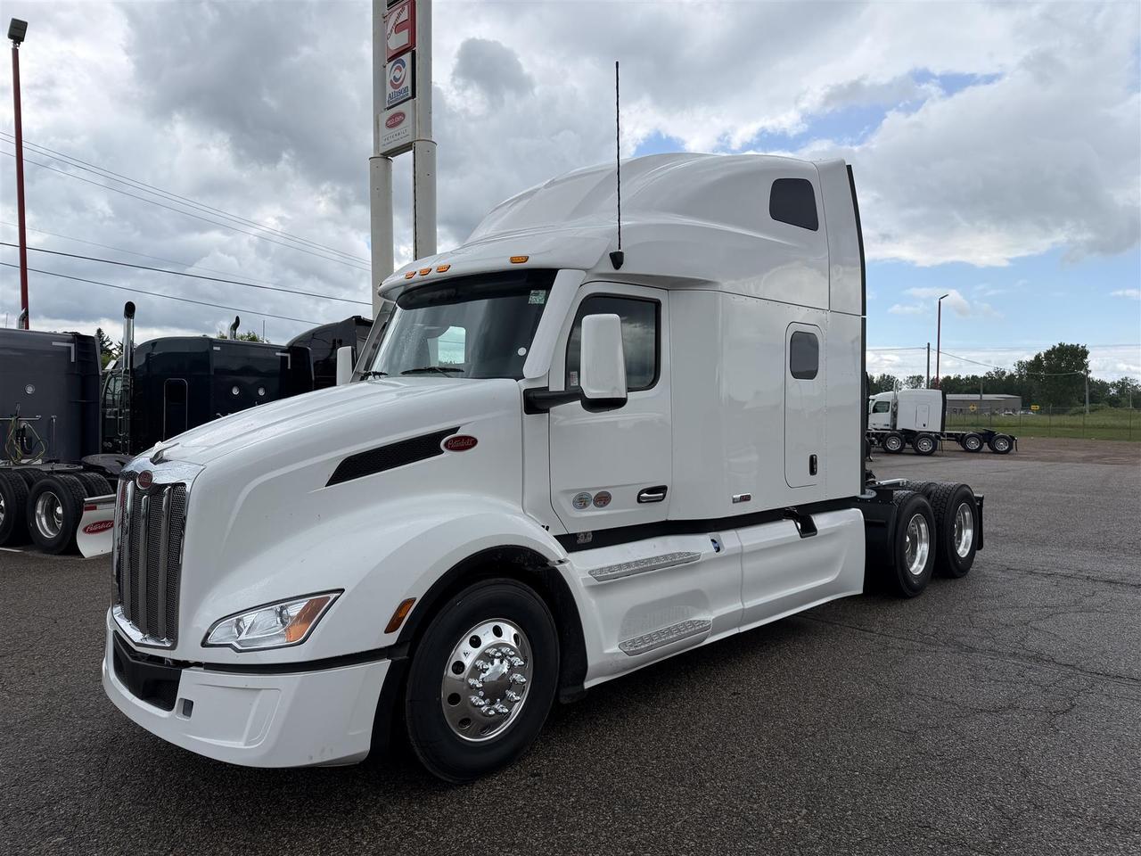 2027 Peterbilt 579 Sleeper