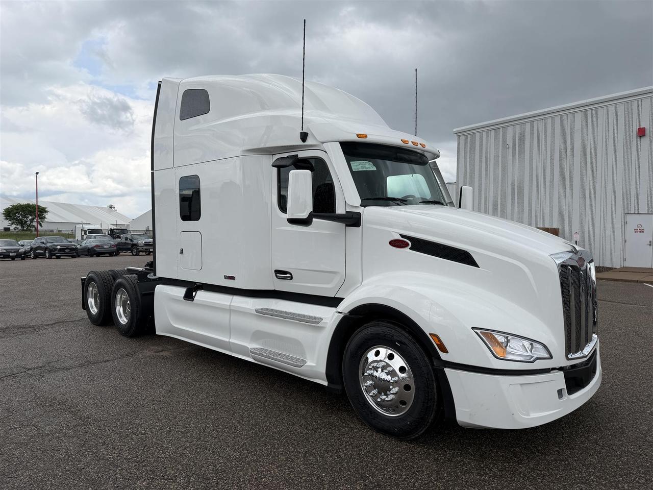 2027 Peterbilt 579 Sleeper