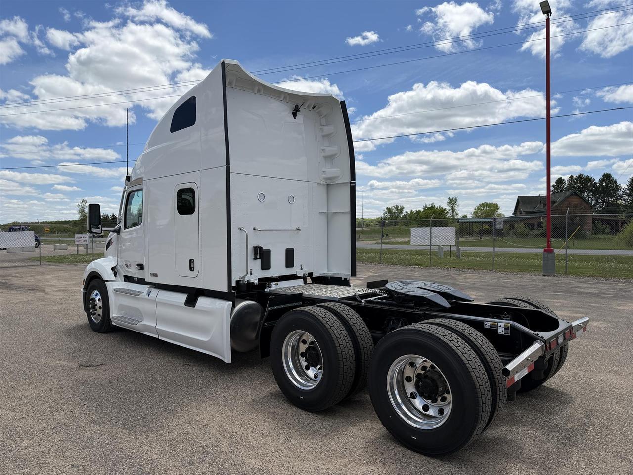 2027 Peterbilt 579 Sleeper