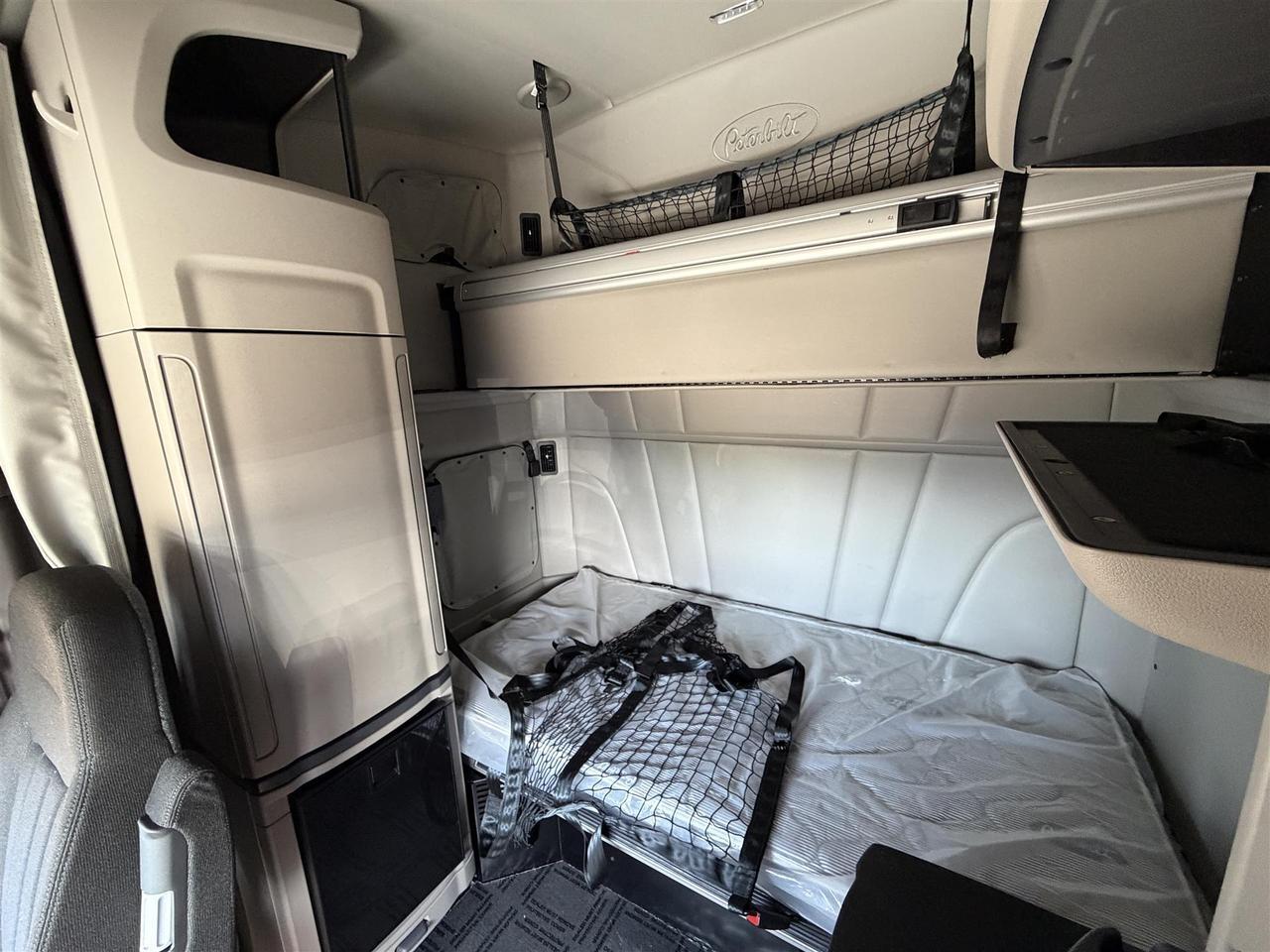 2027 Peterbilt 579 80" Double Bunk Ultraloft Eau Claire WI