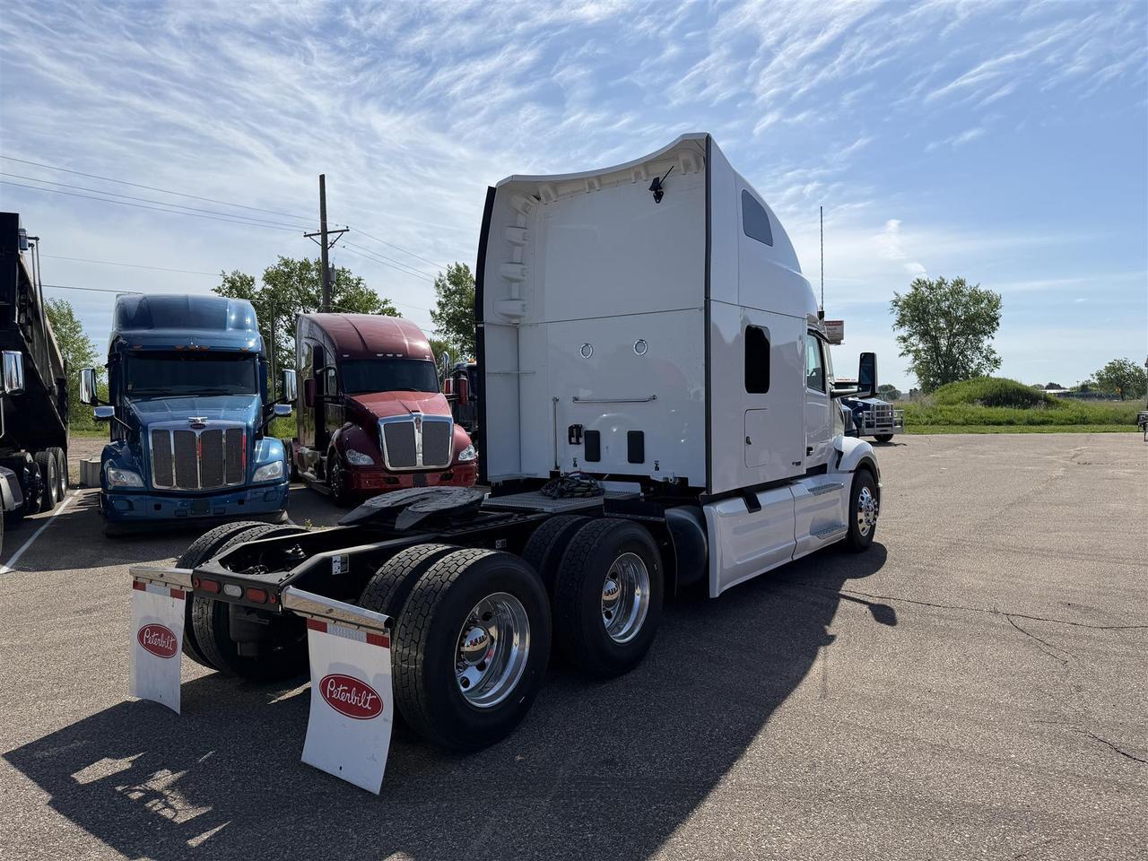 2027 Peterbilt 579 80" Double Bunk Ultraloft Eau Claire WI
