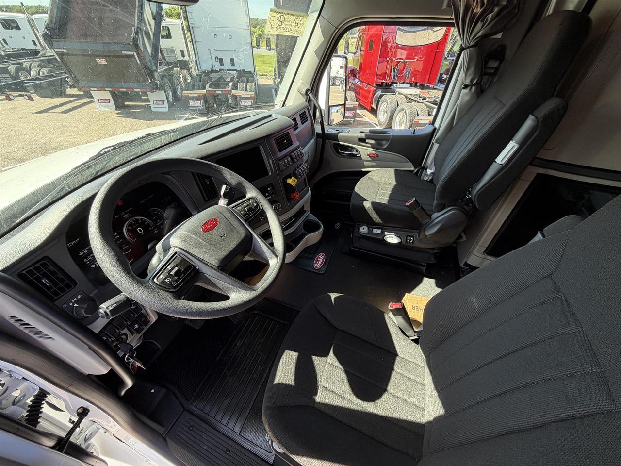 2027 Peterbilt 579 80" Double Bunk Ultraloft Eau Claire WI