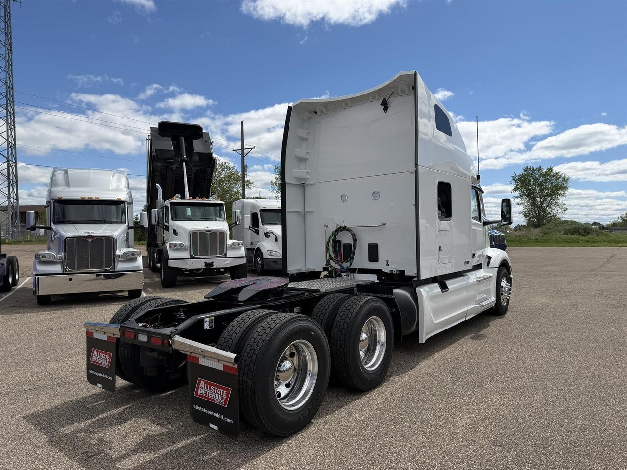 2027 Peterbilt 579 80" Double Bunk Ultraloft Eau Claire WI