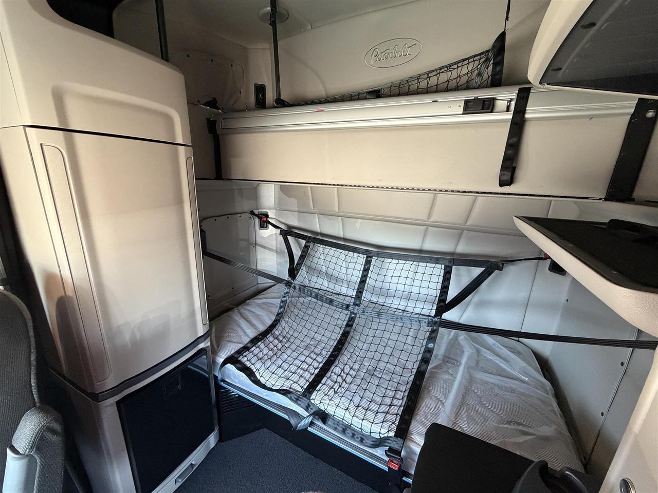 2027 Peterbilt 579 80" Double Bunk Ultraloft Eau Claire WI