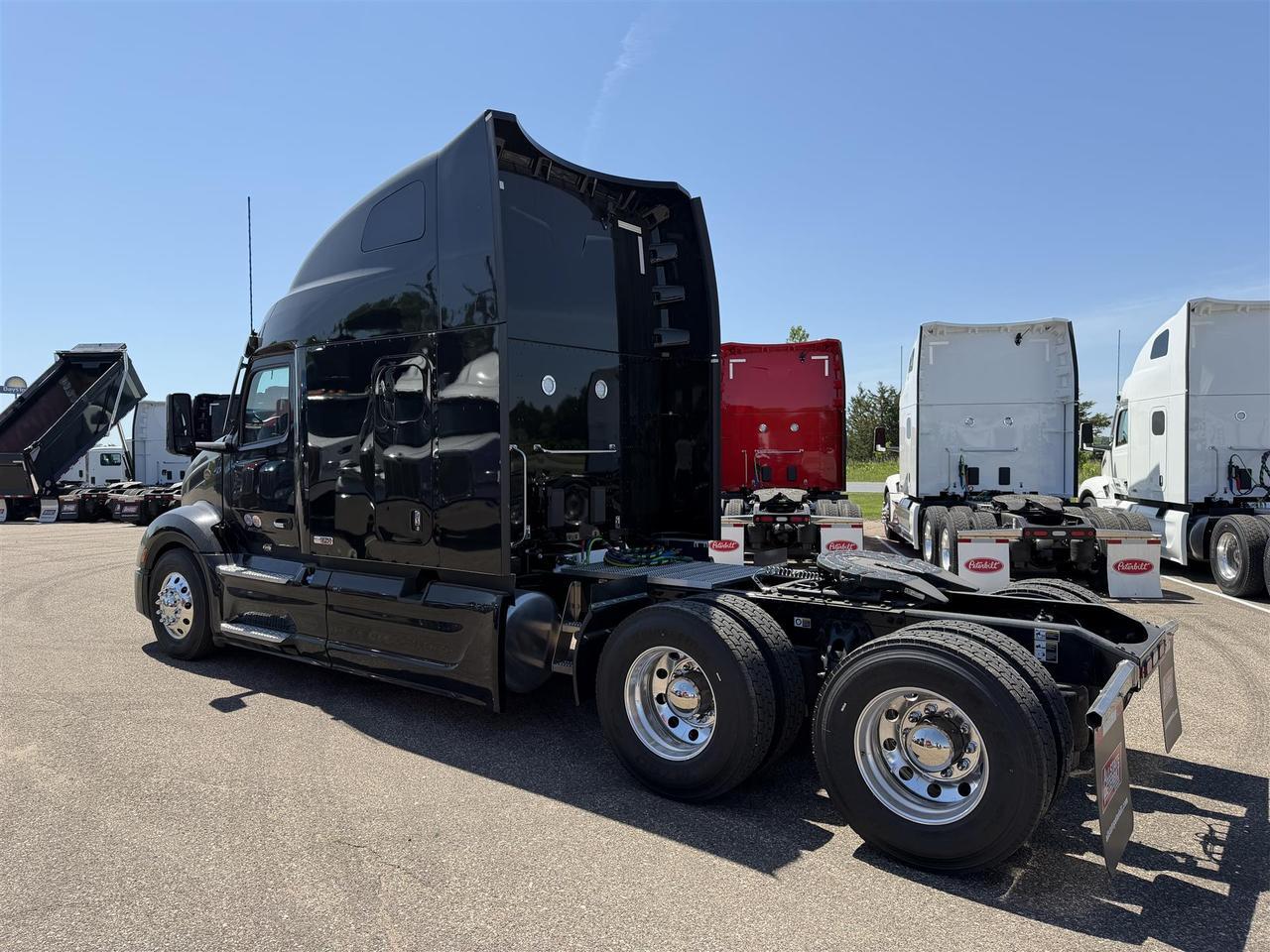 2027 Peterbilt 579 Sleeper