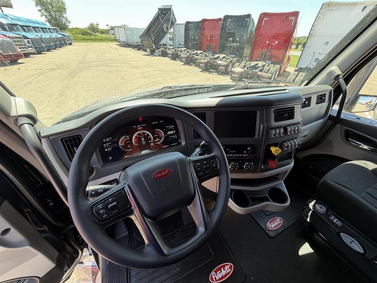 2027 Peterbilt 579 80" Double Bunk Ultraloft Eau Claire WI