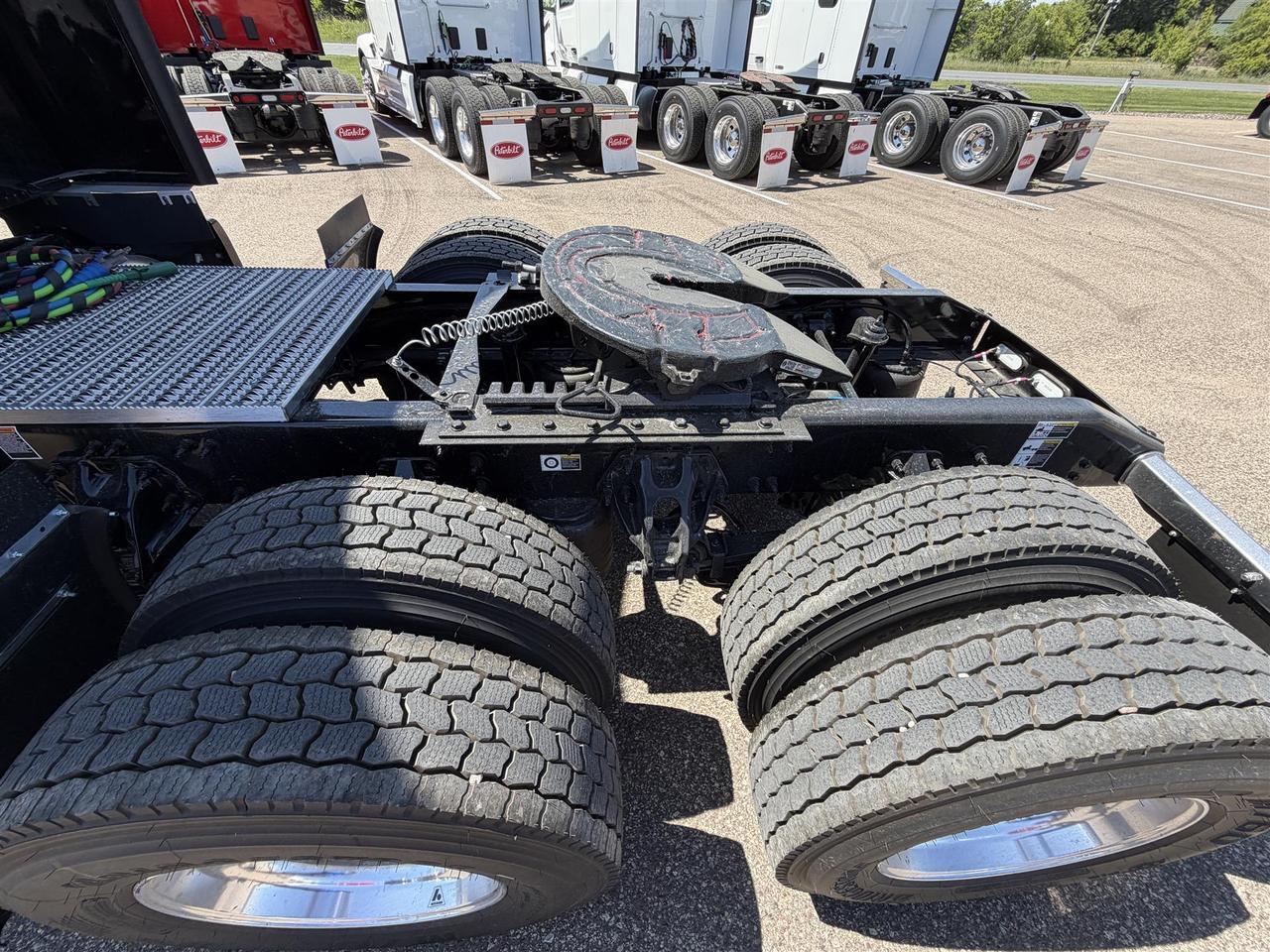 2027 Peterbilt 579 80" Double Bunk Ultraloft Eau Claire WI
