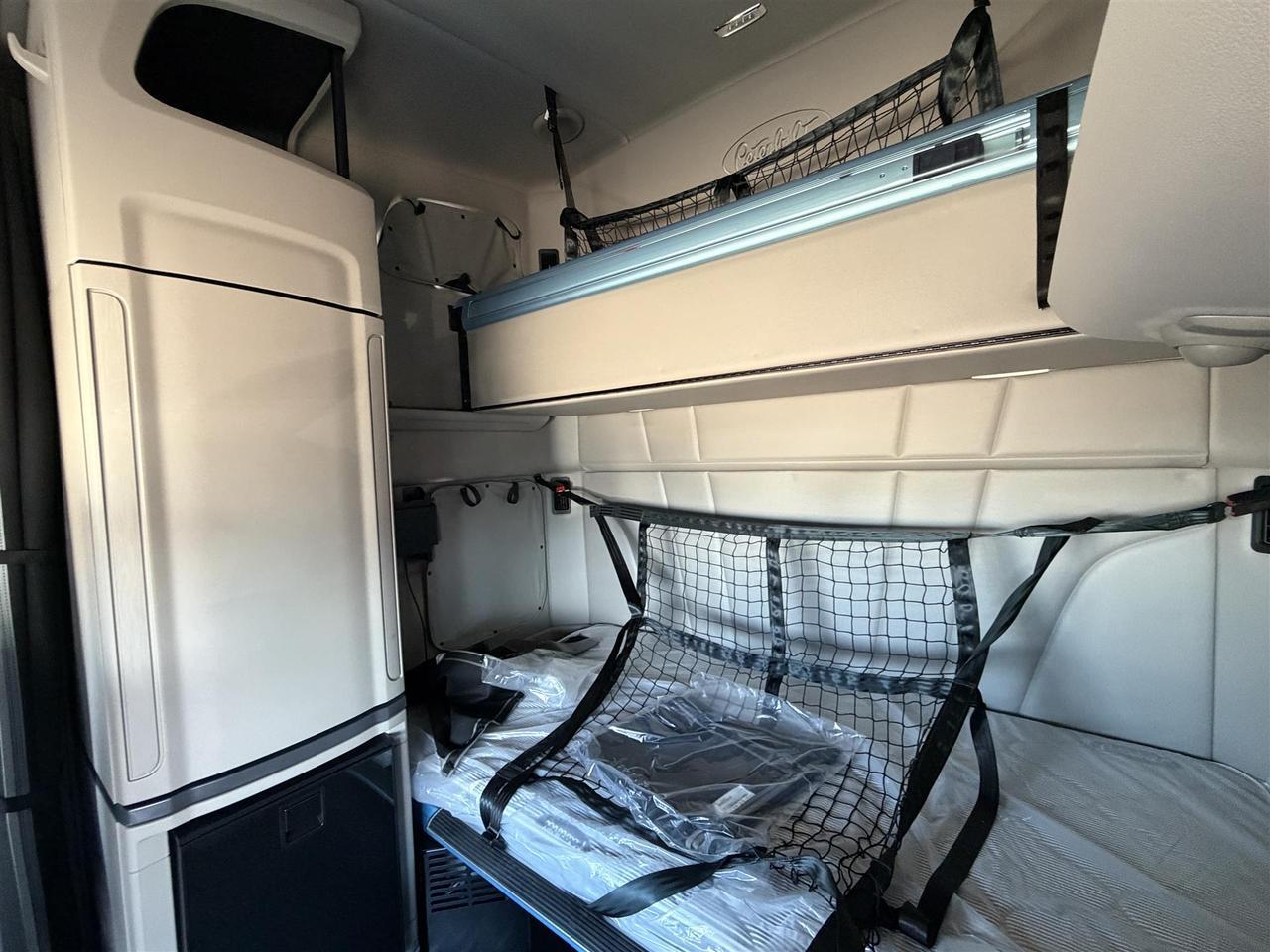 2027 Peterbilt 579 80" Double Bunk Ultraloft Eau Claire WI