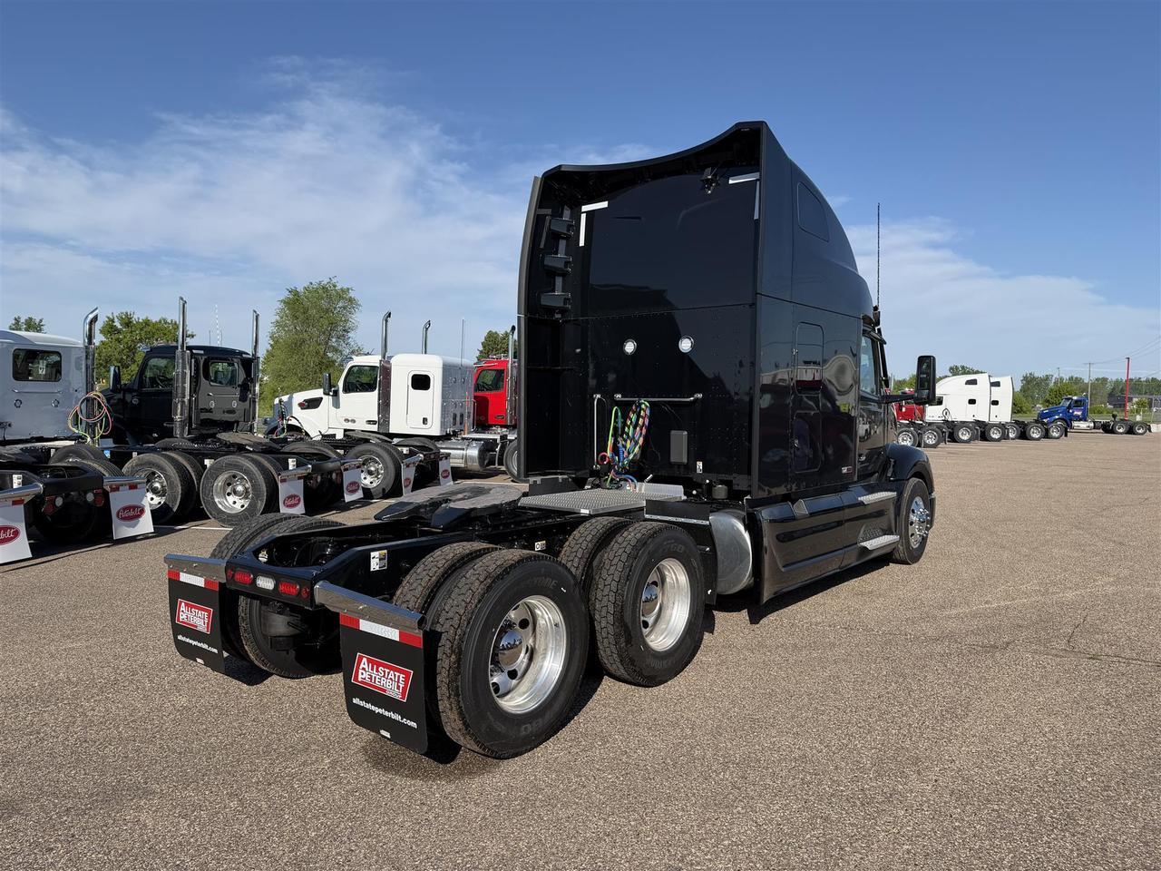 2027 Peterbilt 579 80" Double Bunk Ultraloft Eau Claire WI