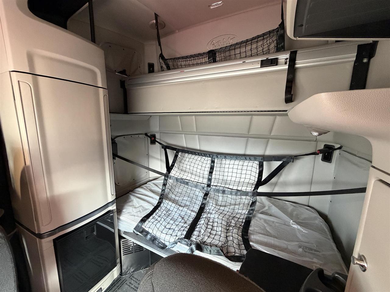 2027 Peterbilt 579 80" Double Bunk Ultraloft Eau Claire WI