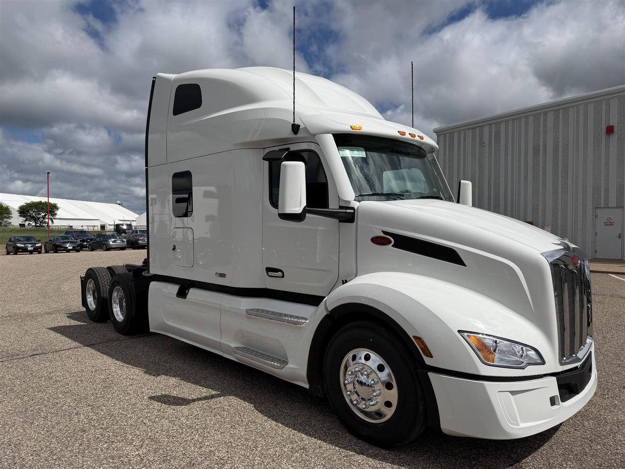 2027 Peterbilt 579 Sleeper