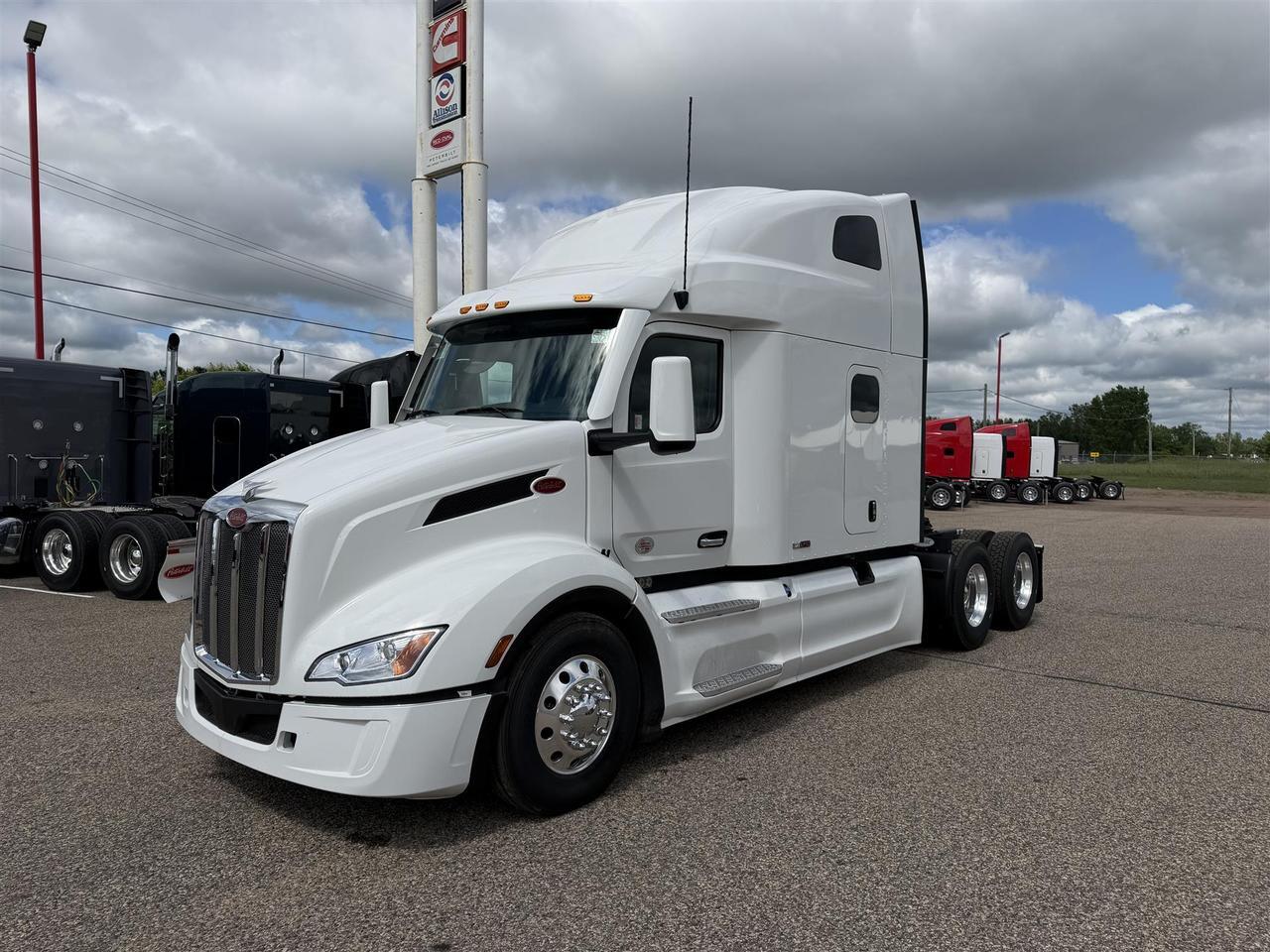 2027 Peterbilt 579 Sleeper