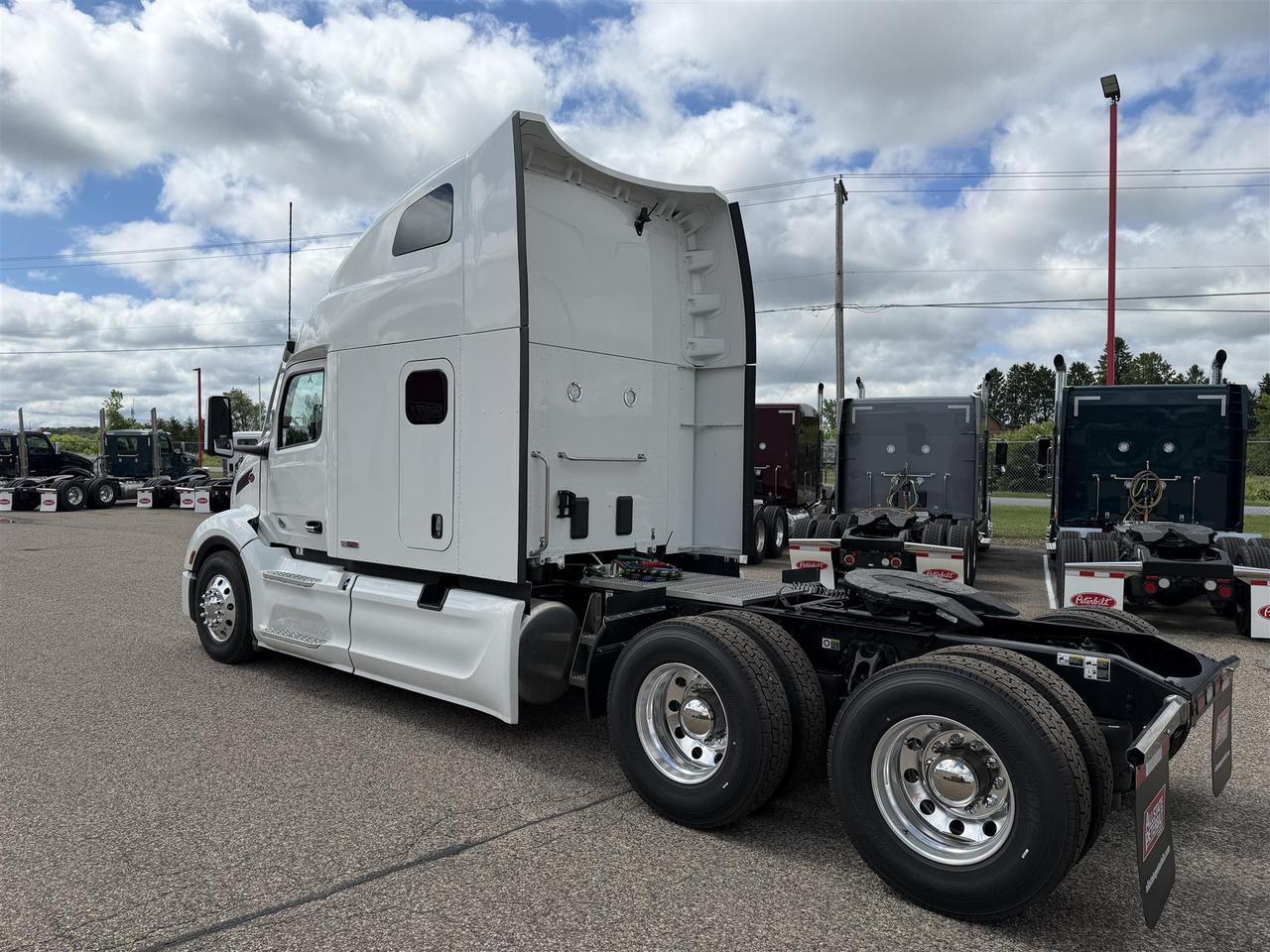 2027 Peterbilt 579 Sleeper
