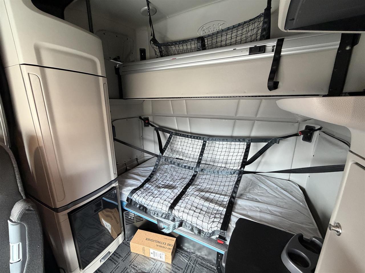2027 Peterbilt 579 80" Double Bunk Ultraloft Eau Claire WI