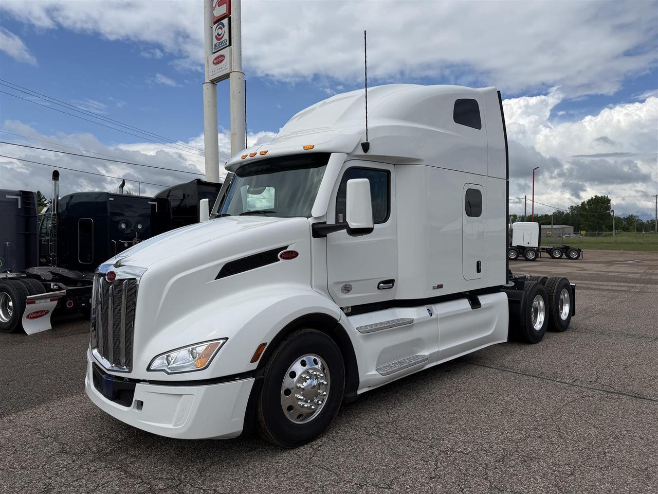 2027 Peterbilt 579 Sleeper