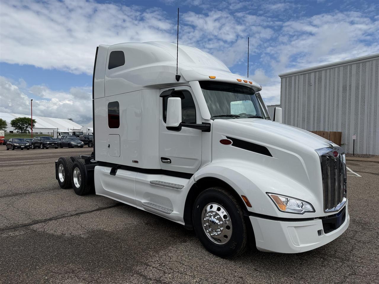2027 Peterbilt 579 Sleeper
