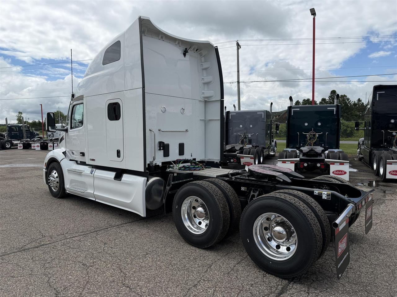 2027 Peterbilt 579 Sleeper