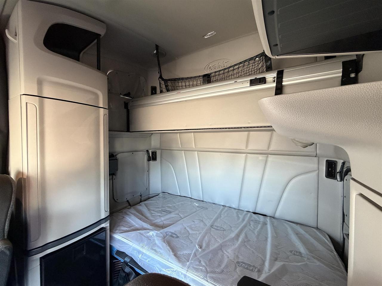 2027 Peterbilt 579 80" Double Bunk Ultraloft Eau Claire WI