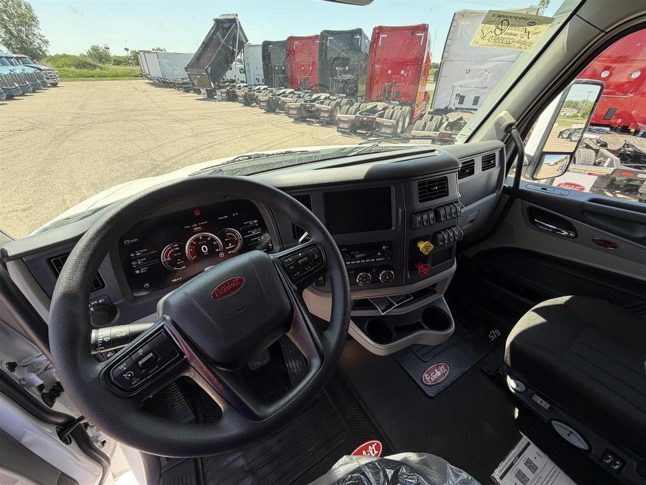 2027 Peterbilt 579 80" Double Bunk Ultraloft Eau Claire WI